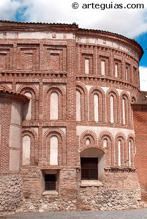 Magn&iacute;fico &aacute;bside mud&eacute;jar en Olmedo: Iglesia de San Miguel