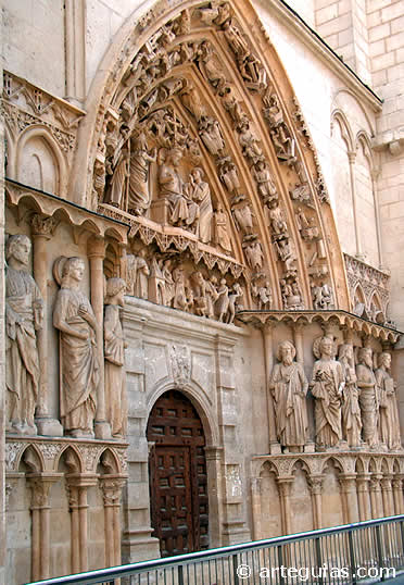 Puerta de la Coroner&iacute;a, joya de la escultura g&oacute;tica castellana. Catedral de Burgos