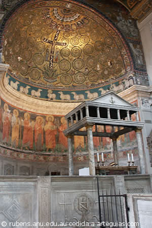 Interior de San Clemente de Roma