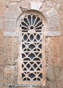Ventanal visigodo de San Juan de Ba&ntilde;os de Cerrato