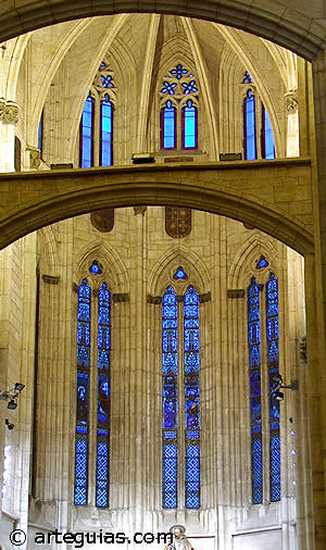 El verdadero ep&iacute;ritu de la arquitectura g&oacute;tica: sentido ascensional y desmaterializaci&oacute;n del muro. San Pedro de Vitoria