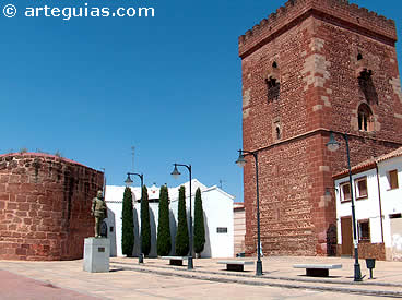 Torre y restos de la muralla. Alc&aacute;zar de San Juan. Ciuda Real