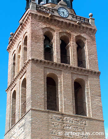 El campanario de la iglesia de Ajofr&iacute;n es de lo mejor del mud&eacute;jar de los Montes de Toledo