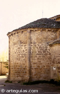 Rudo &aacute;bside de sillarejo de la iglesia de Aldealse&ntilde;or