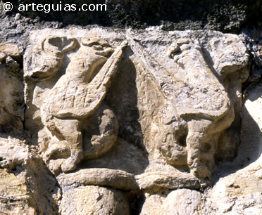 Capiteles de la galeria porticada de la iglesia de Arganza (Comarca de Pinares, Soria)