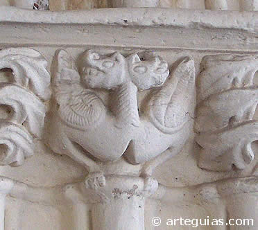 Capitel de la puerta de la iglesia de Beluntza