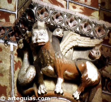 Expresivo ejemplo del bestiario rom&aacute;nico en un capitel de la Bas&iacute;lica de San Vicente de &Aacute;vila