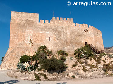 Uno de los muchos castillos de Alicante: Petrer
