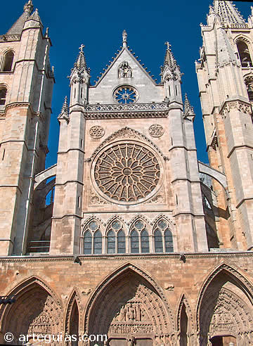 La catedral de Le&oacute;n es el mejor exponente del Arte G&oacute;tico franc&eacute;s en Espa&ntilde;a