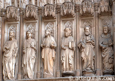 Arte G&oacute;tico . Ap&oacute;stoles en la portada principal de la Catedral de Toledo