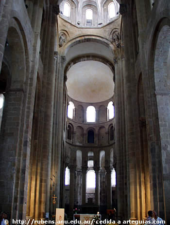 Interior de la iglesia de Santa Fe de Conques