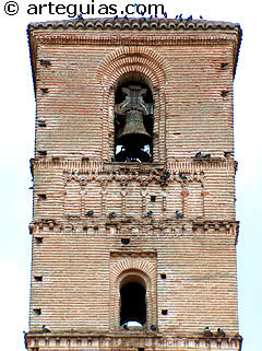 Magn&iacute;fico campanario mud&eacute;jar del siglo XIV de Erustes, en la Comarca de Torrijos, Toledo