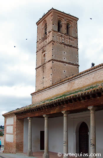 Iglesia de Erustes (Comarca de Torrijos) con su buena torre mud&eacute;jar.