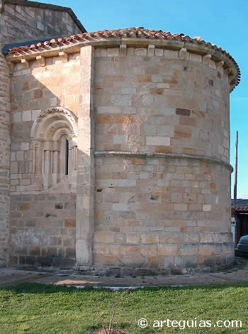 &Aacute;bside rom&aacute;nico de la iglesia parroquial de Gaceo
