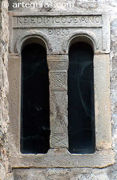 Ajimez en la iglesia de Gobiendes, prerrom&aacute;nico asturiano
