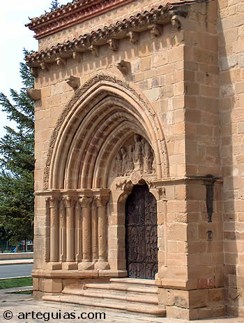 Portada de la iglesia de Ba&ntilde;ares