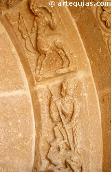 Maj&aacute;n. Virgen de la Concepci&oacute;n. Una de las arquivoltas de la puerta de su iglesia