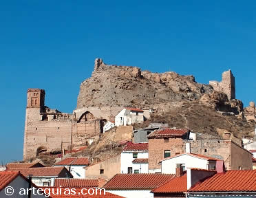 Maluenda, coronada por los restos de su castillo