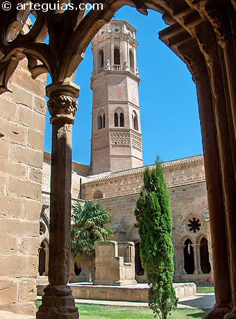 Claustro y torre mud&eacute;jar del Monasterio de Rueda