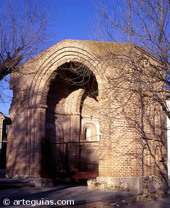 Cabecera mud&eacute;jar. Ermita de los Milagros.