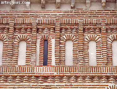 Articulaci&oacute;n mural t&iacute;pica del mud&eacute;jar de Cu&eacute;llar