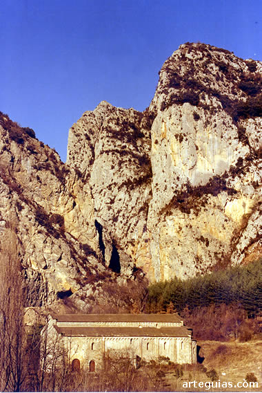 El Monasterio de Santa Mar&iacute;a de Obarra en su inigualable ubicaci&oacute;n paisaj&iacute;stica
