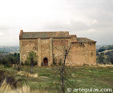 El rom&aacute;nico de la Sierra de Guadarrama de Segovia nos regala con sorpresas como la Ermita de San Pedro de La Losa