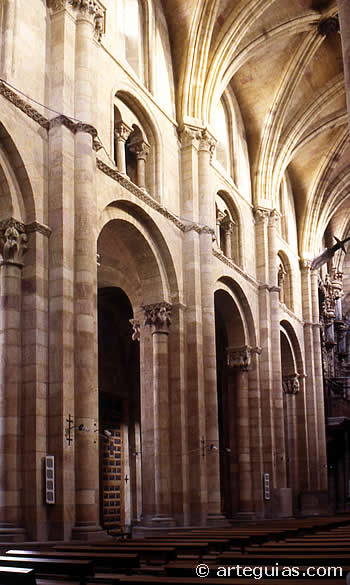 Interior de la Bas&iacute;lica de San Vicente de &Aacute;vila