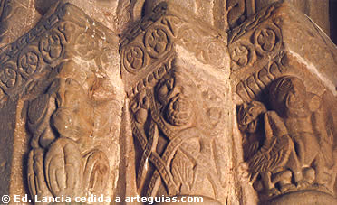 Detalle de la portada de Vega de Poja (Siero)