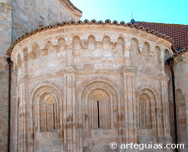 &Aacute;bside principal de la iglesia de Villaconancio
