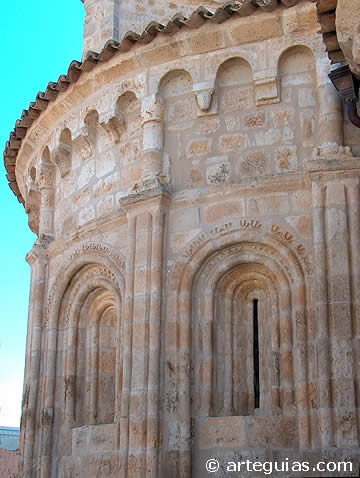 &Aacute;bside princiopal. Iglesia de Villaconancio (Comarca del Cerrato de Palencia)