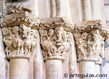 Capiteles de la portada