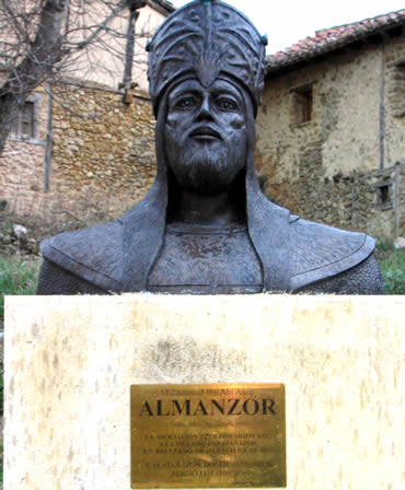 Busto de Almanzor en Calata&ntilde;azor