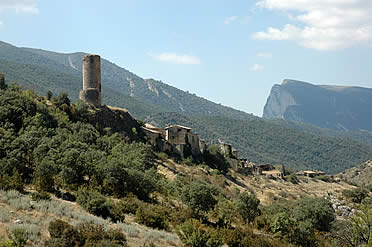 La localidad de Alsamora, dominada por su torre defensiva
