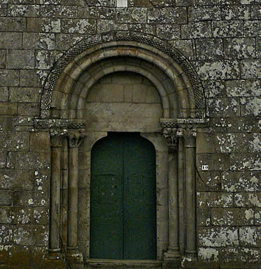 Portada occidental de San Pedro de Ansemil