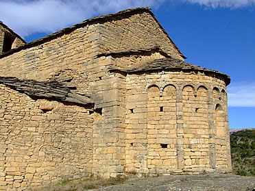 Decoraci&oacute;n lombarda en la cabecera de Sant Andreu de Biscarri