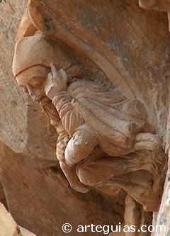 Canecillo de "El pensador" de la iglesia de Butrera