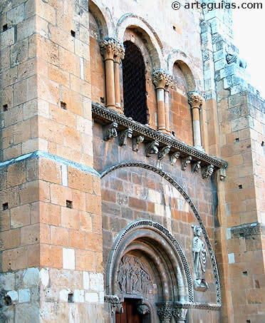 Puerta del Perdon de San Isidoro de Le&oacute;n. Camino de Santiago 