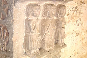 Jamba derecha de la portada de Sant Le&iuml;r de Casavella