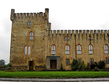 Torre de los Vald&eacute;s en Llanera