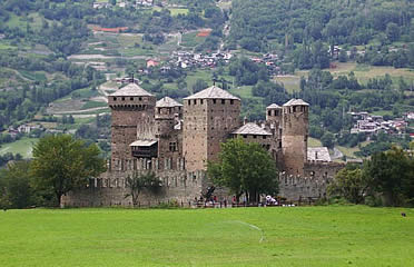 Castillo de Fenis, en el Valle de Aosta, Italia