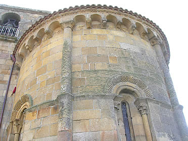 Detalle del &aacute;bside de Santa Mar&iacute;a do Castrelo do Mi&ntilde;o