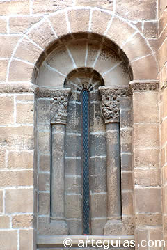 Ventanal de la cabecera de la Catedral de Santo Domingo