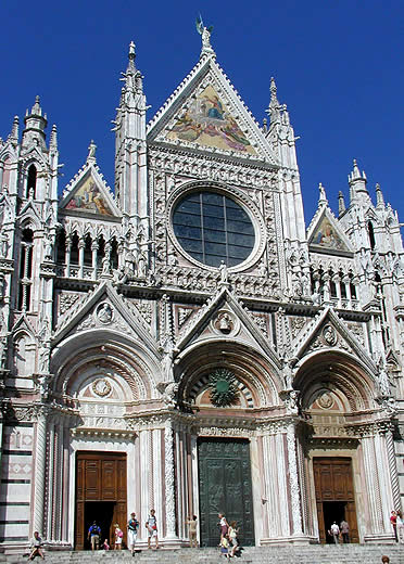 Fachada de la Catedral de Siena, Italia
