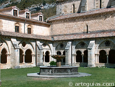 Claustro cisterciense de la iglesia del Monasterio de Iranzu, Navarra