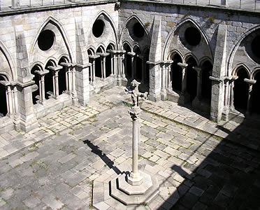 Claustro de la Catedral de Oporto, Portugal
