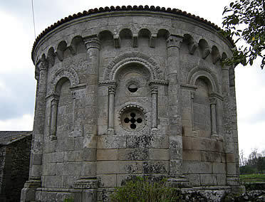 Abside de San Pedro de Doz&oacute;n
