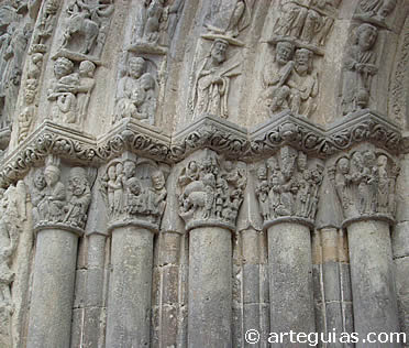 Estella, Capiteles de la Portada de San Miguel, una de las m&aacute;s interesantes del Camino de Santiago en Navarra