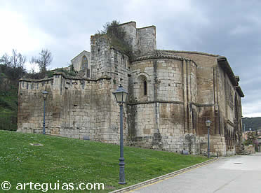 &Aacute;bside rom&aacute;nico en la Iglesia del Santo Sepulcro de Estella