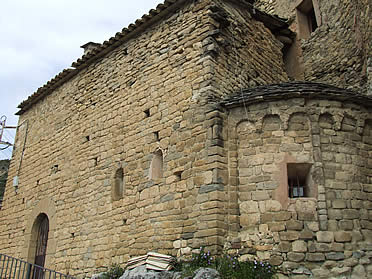 La modificada iglesia de San Salvador de Estorm